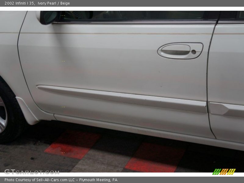 Ivory Pearl / Beige 2002 Infiniti I 35