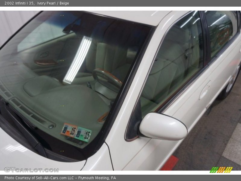 Ivory Pearl / Beige 2002 Infiniti I 35