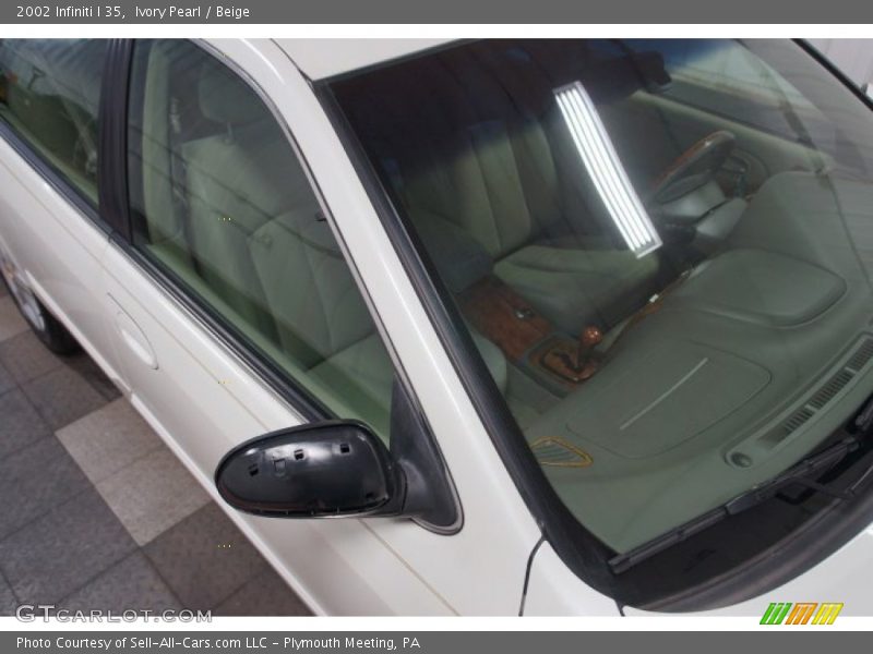 Ivory Pearl / Beige 2002 Infiniti I 35