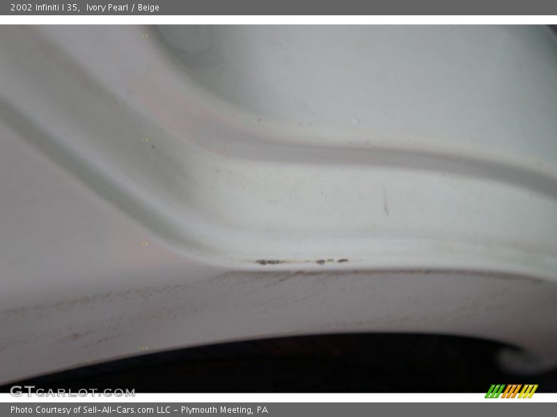 Ivory Pearl / Beige 2002 Infiniti I 35
