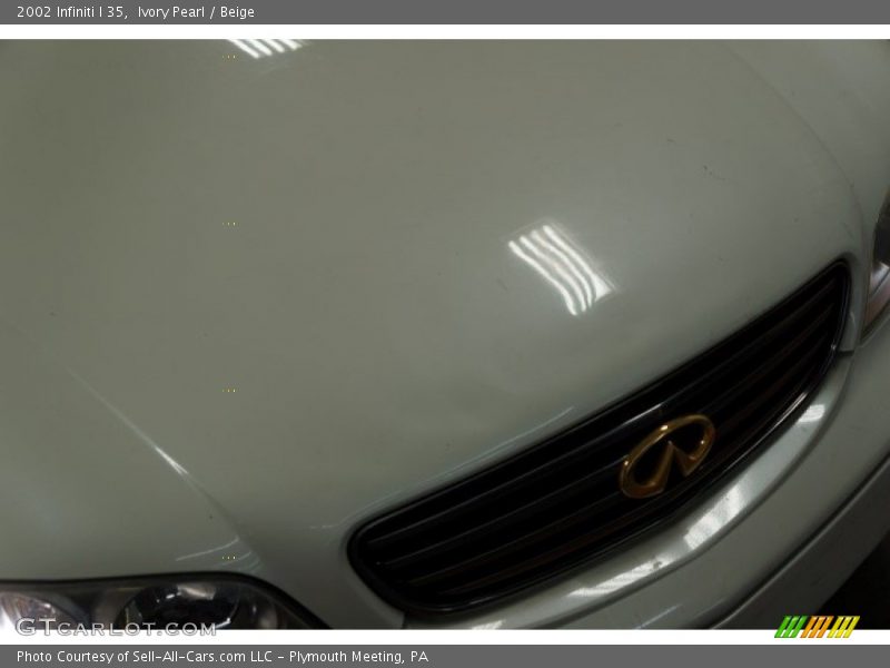 Ivory Pearl / Beige 2002 Infiniti I 35
