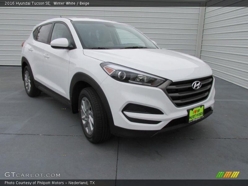 Winter White / Beige 2016 Hyundai Tucson SE