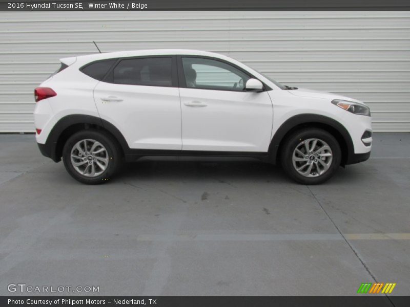 Winter White / Beige 2016 Hyundai Tucson SE