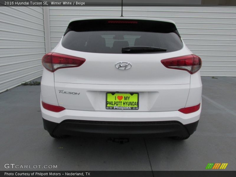 Winter White / Beige 2016 Hyundai Tucson SE