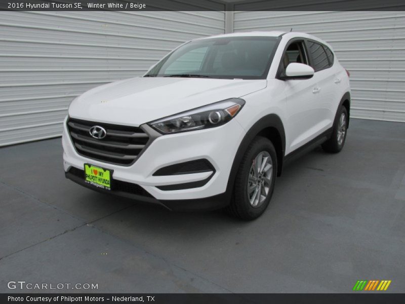 Winter White / Beige 2016 Hyundai Tucson SE