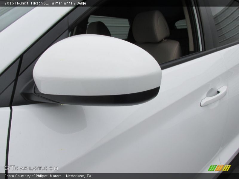 Winter White / Beige 2016 Hyundai Tucson SE