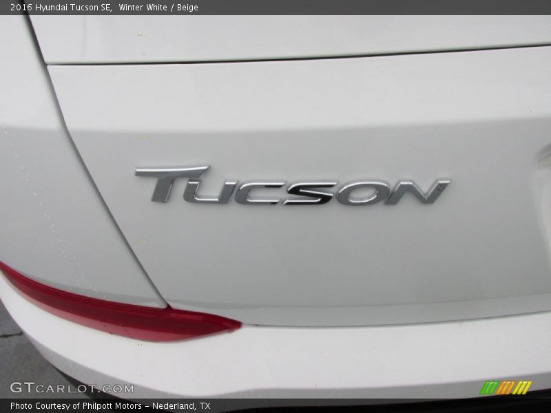 Winter White / Beige 2016 Hyundai Tucson SE