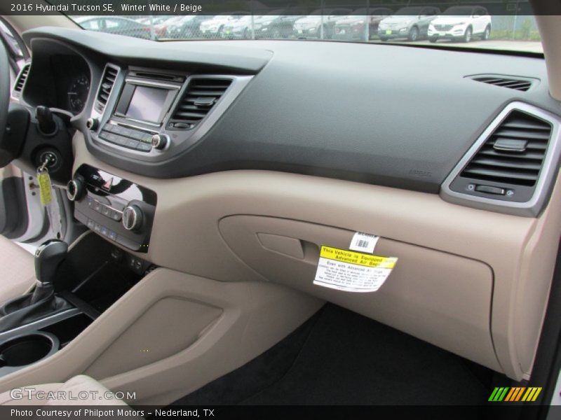 Winter White / Beige 2016 Hyundai Tucson SE