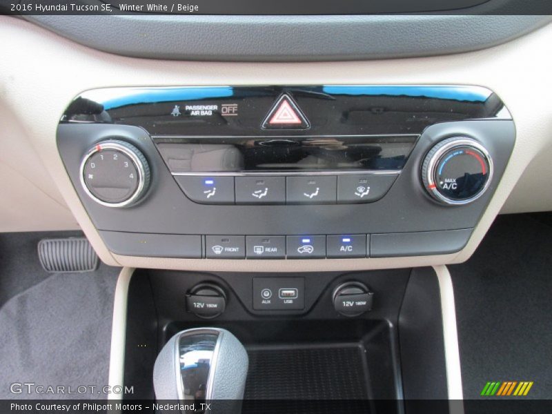 Winter White / Beige 2016 Hyundai Tucson SE