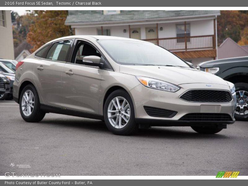 Tectonic / Charcoal Black 2016 Ford Focus SE Sedan