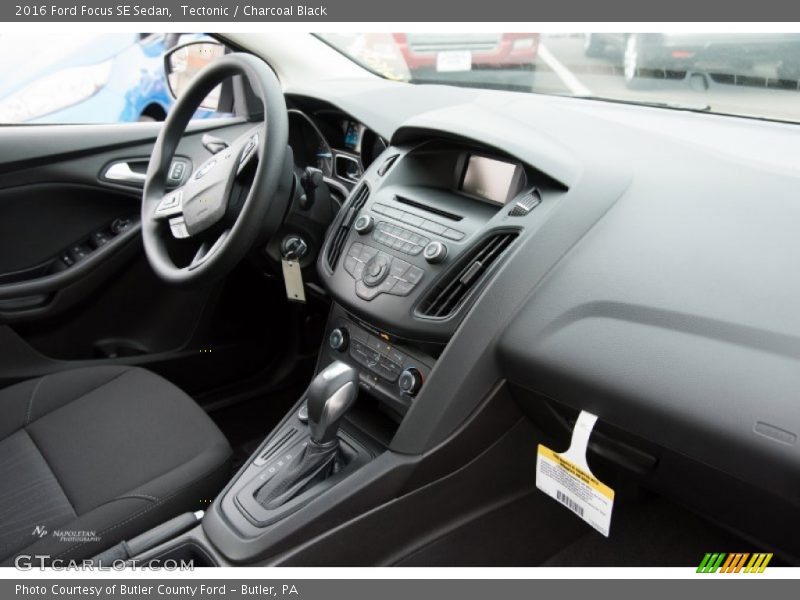 Tectonic / Charcoal Black 2016 Ford Focus SE Sedan