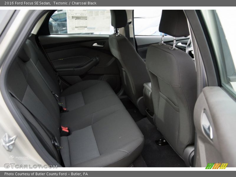 Tectonic / Charcoal Black 2016 Ford Focus SE Sedan