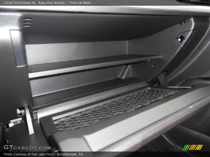 Ruby Red Metallic / Charcoal Black 2016 Ford Fusion SE