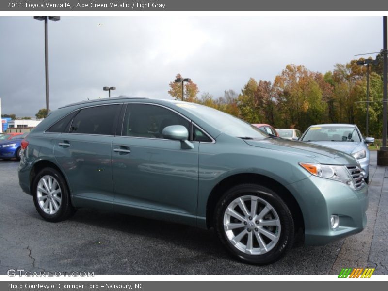 Front 3/4 View of 2011 Venza I4