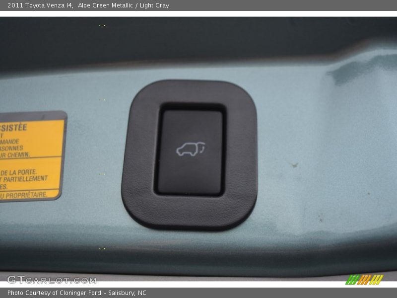 Aloe Green Metallic / Light Gray 2011 Toyota Venza I4