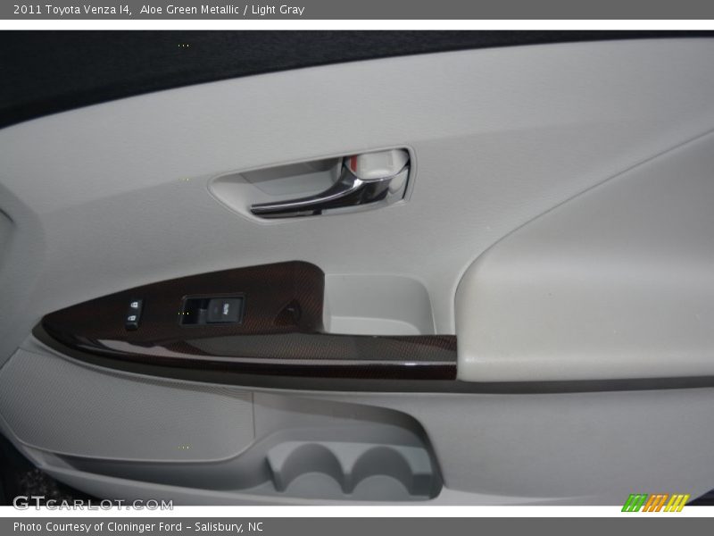 Aloe Green Metallic / Light Gray 2011 Toyota Venza I4