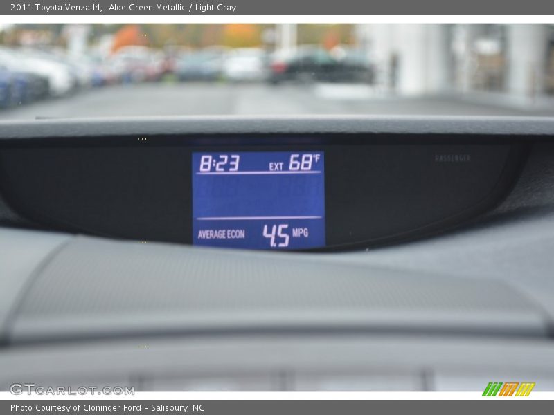 Aloe Green Metallic / Light Gray 2011 Toyota Venza I4
