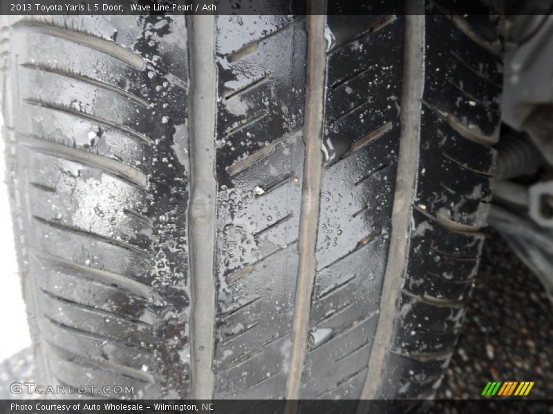 Wave Line Pearl / Ash 2013 Toyota Yaris L 5 Door