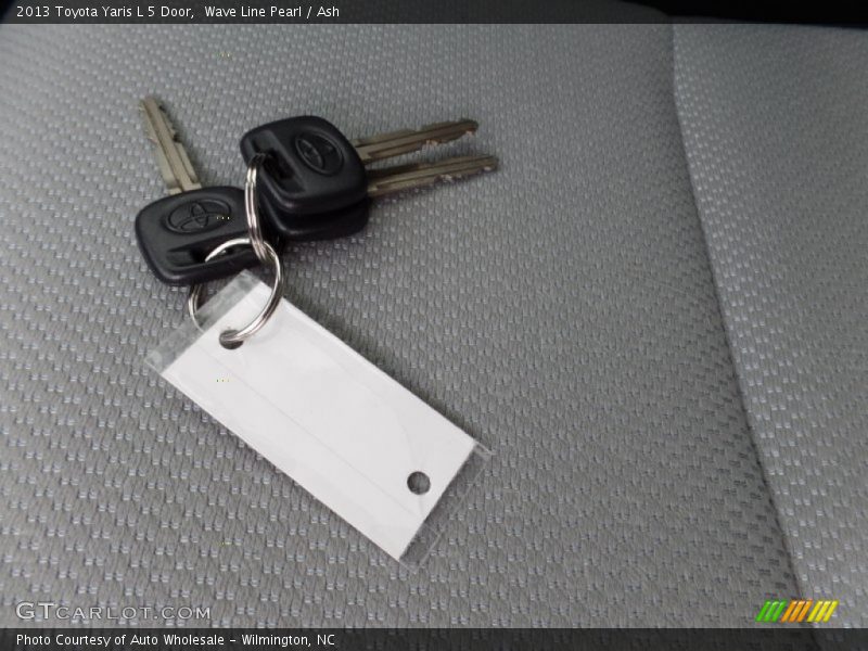 Wave Line Pearl / Ash 2013 Toyota Yaris L 5 Door