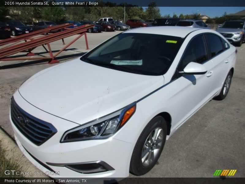 Quartz White Pearl / Beige 2016 Hyundai Sonata SE