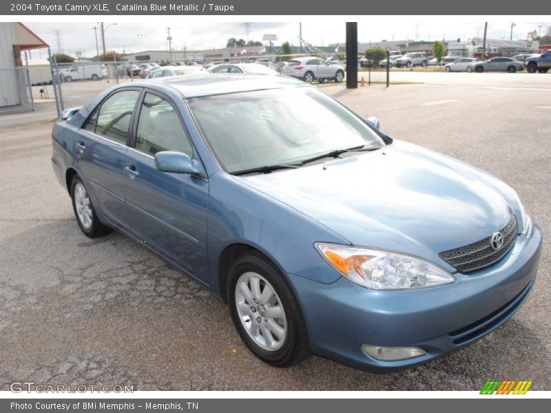 Front 3/4 View of 2004 Camry XLE