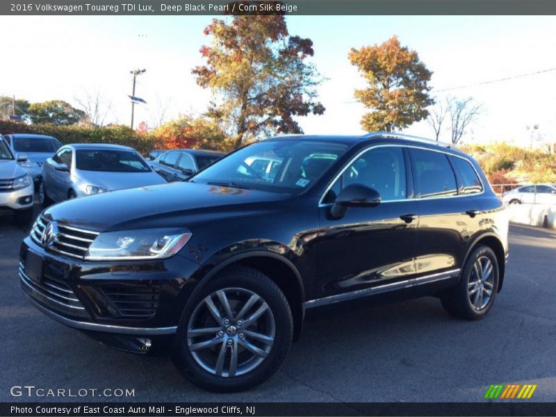 Front 3/4 View of 2016 Touareg TDI Lux