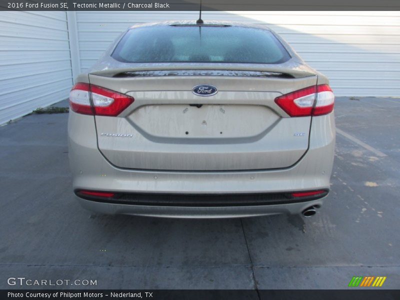 Tectonic Metallic / Charcoal Black 2016 Ford Fusion SE
