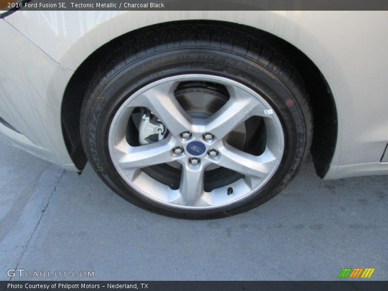 Tectonic Metallic / Charcoal Black 2016 Ford Fusion SE