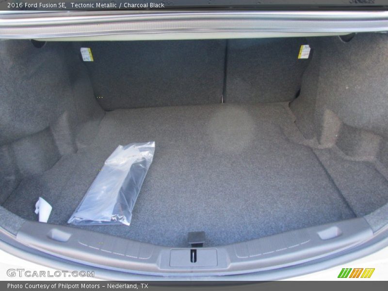 Tectonic Metallic / Charcoal Black 2016 Ford Fusion SE