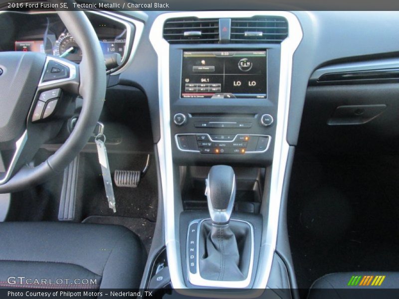 Tectonic Metallic / Charcoal Black 2016 Ford Fusion SE