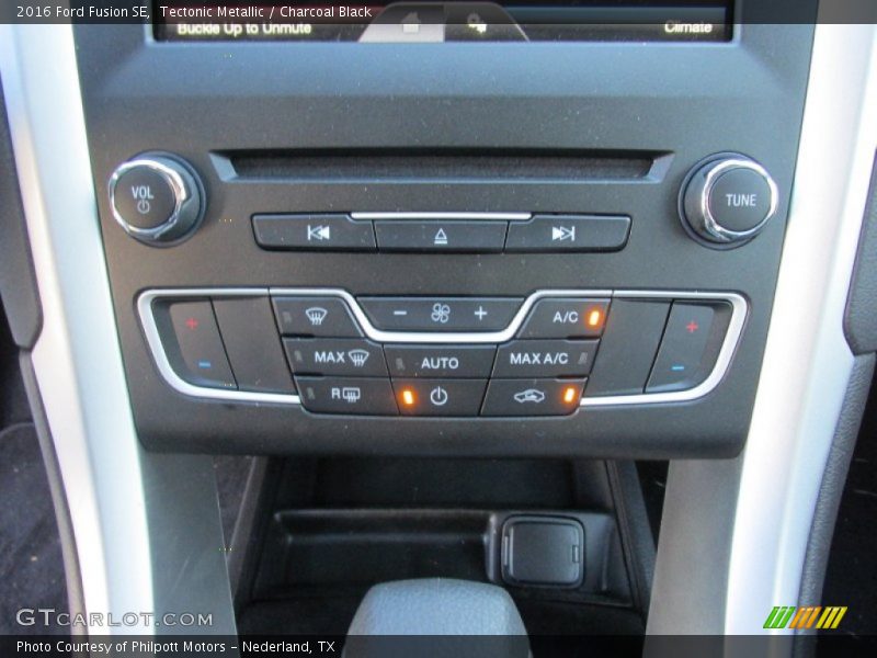 Tectonic Metallic / Charcoal Black 2016 Ford Fusion SE