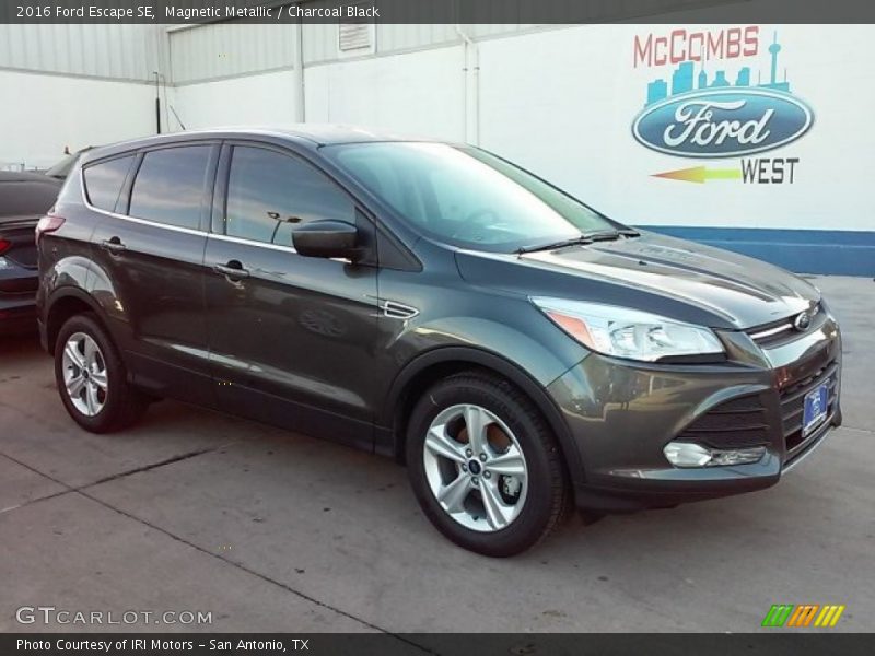 Magnetic Metallic / Charcoal Black 2016 Ford Escape SE