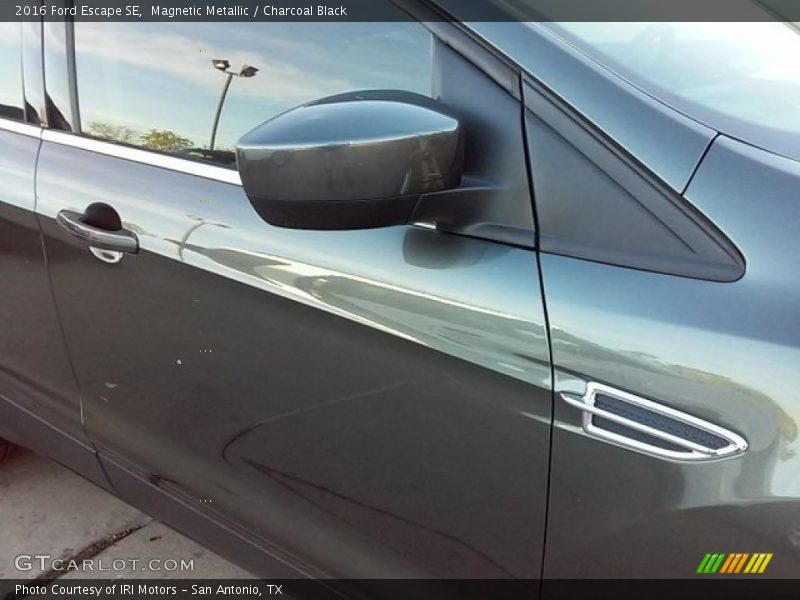Magnetic Metallic / Charcoal Black 2016 Ford Escape SE