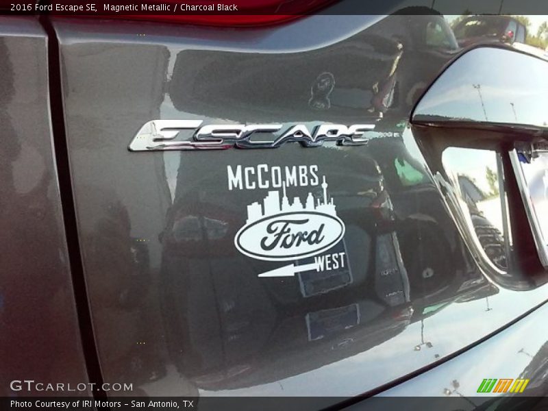 Magnetic Metallic / Charcoal Black 2016 Ford Escape SE