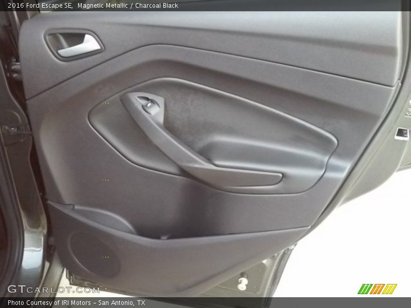 Magnetic Metallic / Charcoal Black 2016 Ford Escape SE