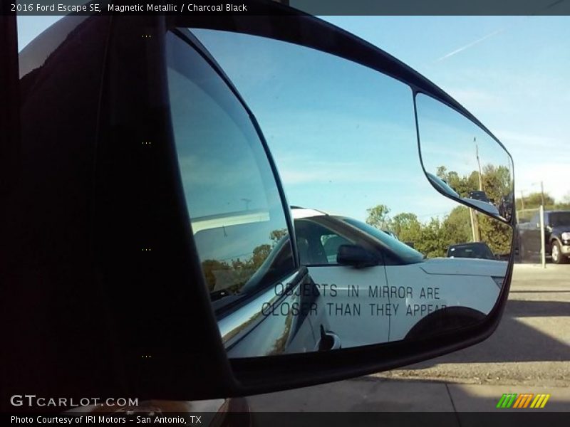 Magnetic Metallic / Charcoal Black 2016 Ford Escape SE