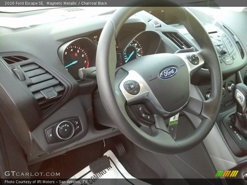 Magnetic Metallic / Charcoal Black 2016 Ford Escape SE