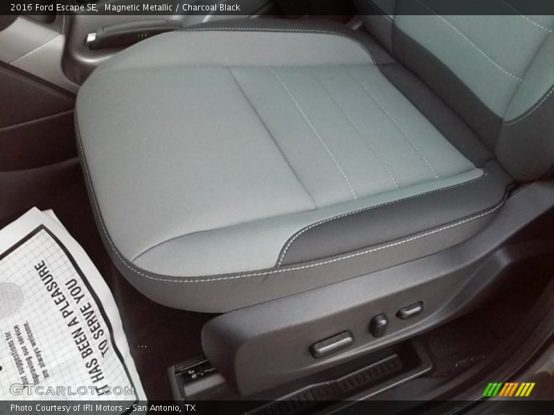 Magnetic Metallic / Charcoal Black 2016 Ford Escape SE
