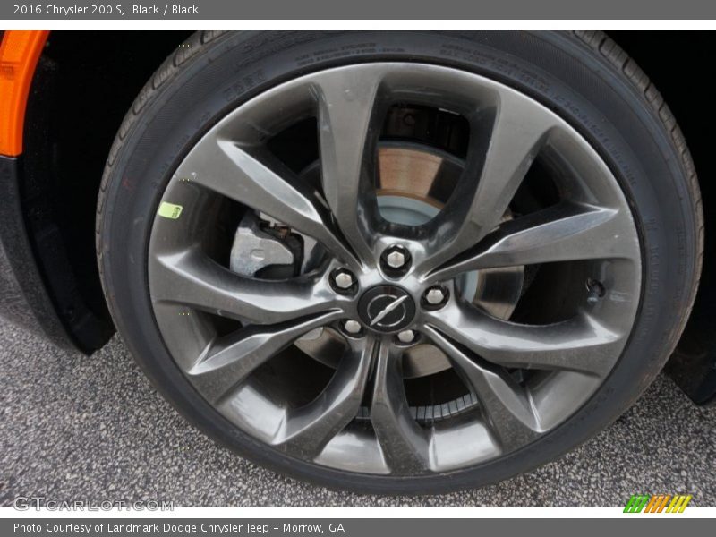 Black / Black 2016 Chrysler 200 S