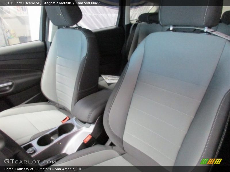 Magnetic Metallic / Charcoal Black 2016 Ford Escape SE