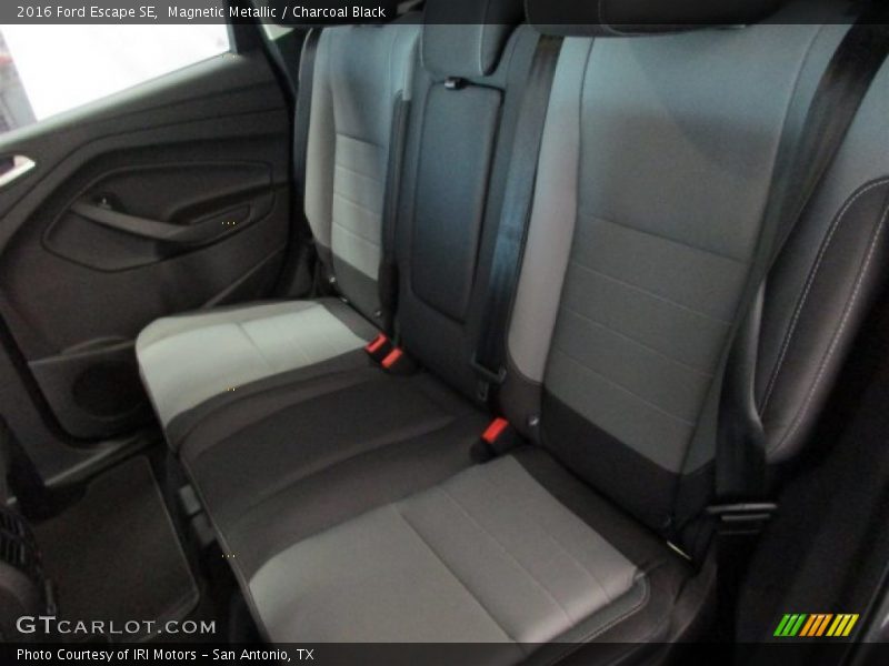 Magnetic Metallic / Charcoal Black 2016 Ford Escape SE