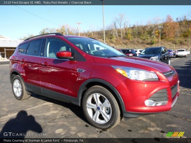 Ruby Red Metallic / Charcoal Black 2016 Ford Escape SE 4WD