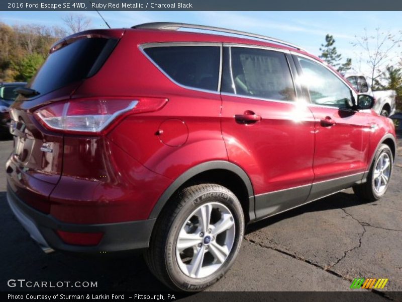 Ruby Red Metallic / Charcoal Black 2016 Ford Escape SE 4WD