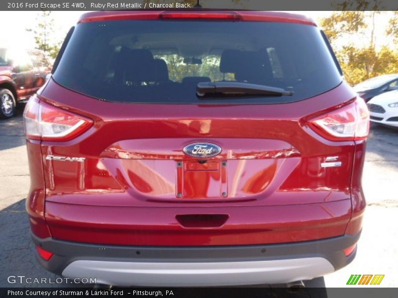 Ruby Red Metallic / Charcoal Black 2016 Ford Escape SE 4WD
