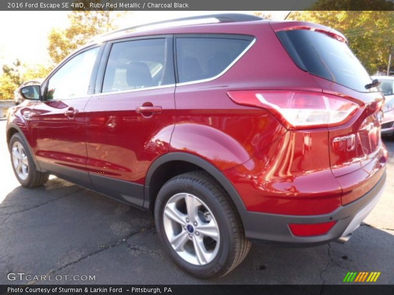 Ruby Red Metallic / Charcoal Black 2016 Ford Escape SE 4WD