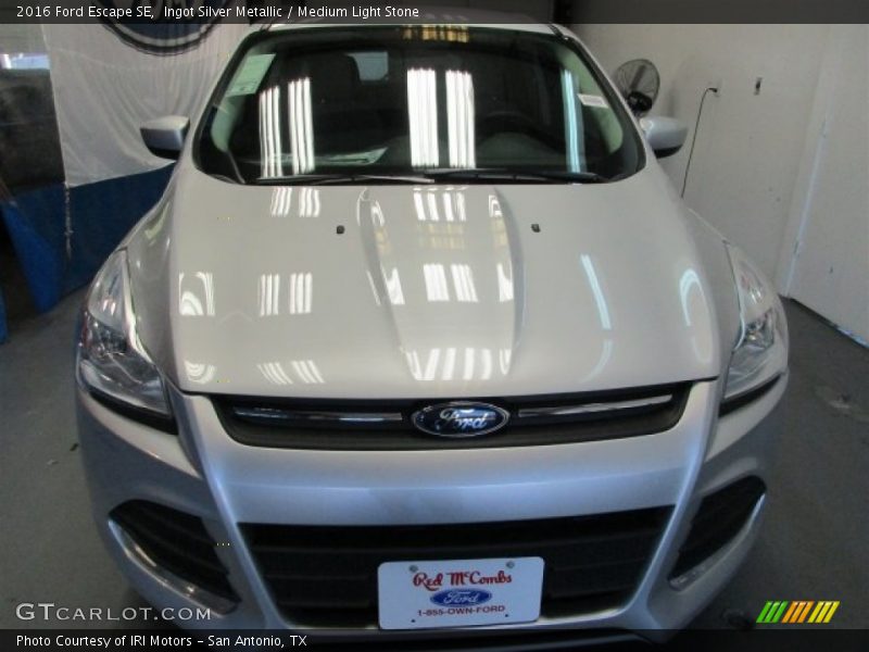 Ingot Silver Metallic / Medium Light Stone 2016 Ford Escape SE