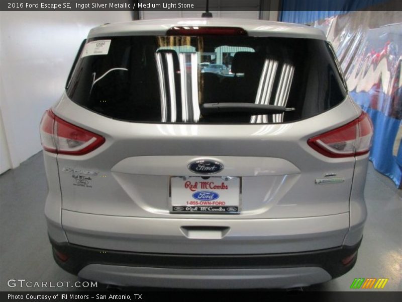 Ingot Silver Metallic / Medium Light Stone 2016 Ford Escape SE