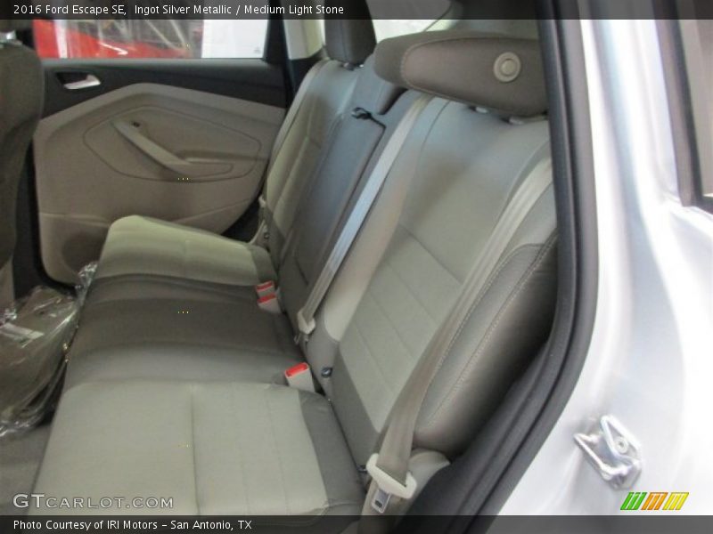 Ingot Silver Metallic / Medium Light Stone 2016 Ford Escape SE
