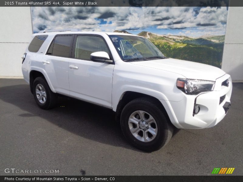 Super White / Black 2015 Toyota 4Runner SR5 4x4