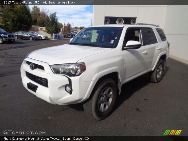 Super White / Black 2015 Toyota 4Runner SR5 4x4